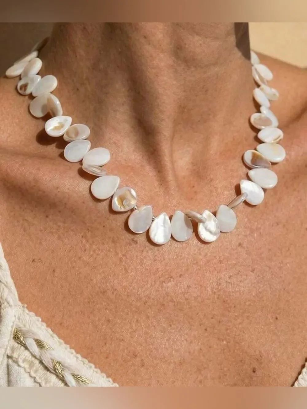 Elegant White Mother-of-Pearl Teardrop Necklace A1705